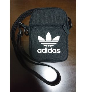 アディダス(adidas)のアディダスポーチ(ショルダーバッグ)