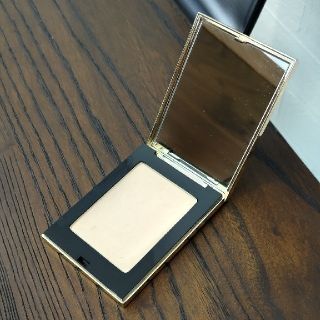 イヴサンローランボーテ(Yves Saint Laurent Beaute)のイヴサンローラン ラディアント コンパクトパウダー #3（ベージュ）(フェイスパウダー)