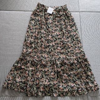 ザラ(ZARA)の新品タグ付き ZARA ロングスカート ザラ フリルスカート 花柄(ロングスカート)