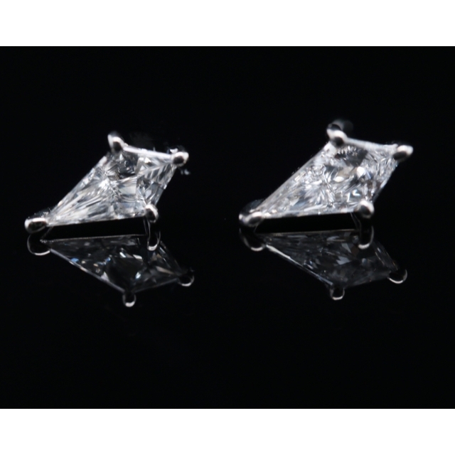 pt900ダイヤモンドピアス・計0.441ct 一粒 刻印有 pt900ダイヤモンドピアス・計0.441ct 一粒 刻印有