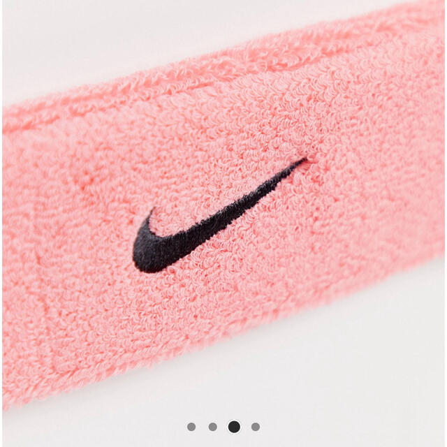 NIKE(ナイキ)の【新品】NIKE ナイキ　レディース　キッズ　ヘアバンド　ピンク レディースのヘアアクセサリー(ヘアバンド)の商品写真