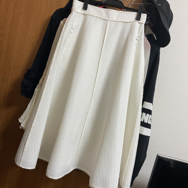 ADORE(アドーア)のアドーア　スカート レディースのスカート(ひざ丈スカート)の商品写真