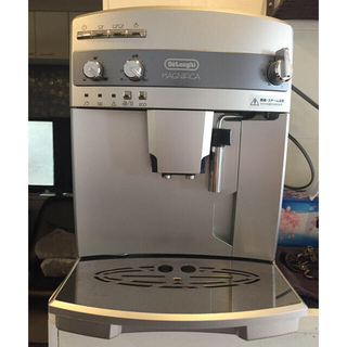 デロンギ(DeLonghi)のなな様専用DELONGHI 全自動コーヒーマシン デロンギESAM03110(エスプレッソマシン)