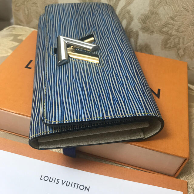 LOUIS VUITTON(ルイヴィトン)のルイヴィトン　エピデニム　２つ折りフラップ長財布 レディースのファッション小物(財布)の商品写真