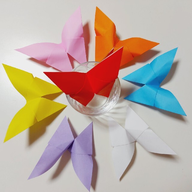 かわいい蝶々たち 7色 立体折り紙の通販 By Bijoux Ma Cherie ビジュ マシェリ ラクマ