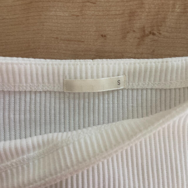 GU(ジーユー)のGU Tシャツ トップス カットソー　新品未使用　タグなし　Sサイズ レディースのトップス(カットソー(半袖/袖なし))の商品写真