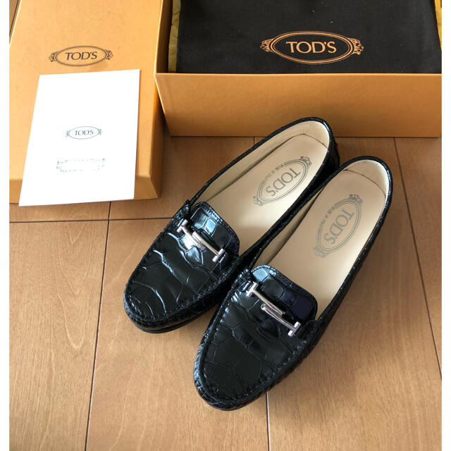 TOD'S(トッズ)のトッズ　ダブルT型押し　シティゴンミーニ　ローファー37.5 レディースの靴/シューズ(ローファー/革靴)の商品写真