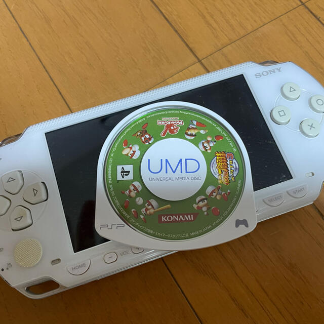 PlayStation Portable(プレイステーションポータブル)のLee様専用　プレーステーションポータブル エンタメ/ホビーのゲームソフト/ゲーム機本体(家庭用ゲーム機本体)の商品写真