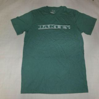 オークリー(Oakley)のUSA購入オークレー【OAKLEY】プリントTシャツUS Sグリーン 系(Tシャツ/カットソー(半袖/袖なし))