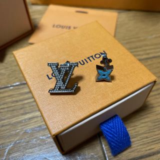 ルイヴィトン(LOUIS VUITTON)のブックル・LVイニシャル　ルイ・ヴィトン(ピアス(両耳用))