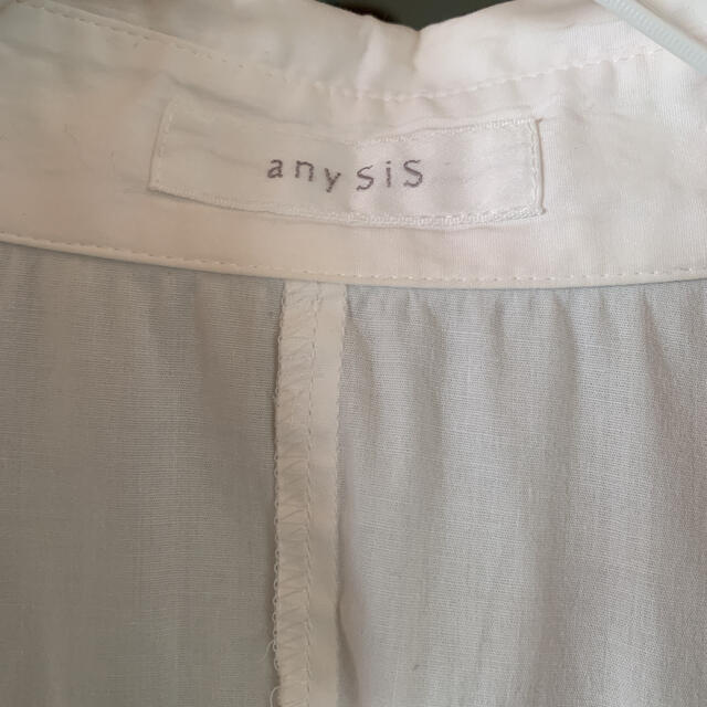 anySiS(エニィスィス)のレディースシャツ白　レディースブラウス白 レディースのトップス(シャツ/ブラウス(長袖/七分))の商品写真