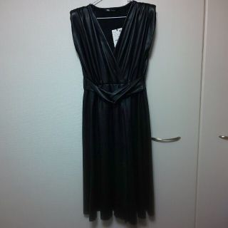 ザラ(ZARA)の値下げ新品★ZARA★フェイクレザーワンピースL(ロングワンピース/マキシワンピース)