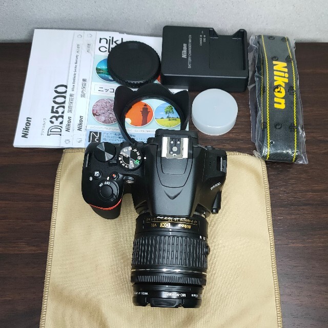 Nikon(ニコン)のニコン D3500 標準ズームレンズ付き スマホ/家電/カメラのカメラ(デジタル一眼)の商品写真