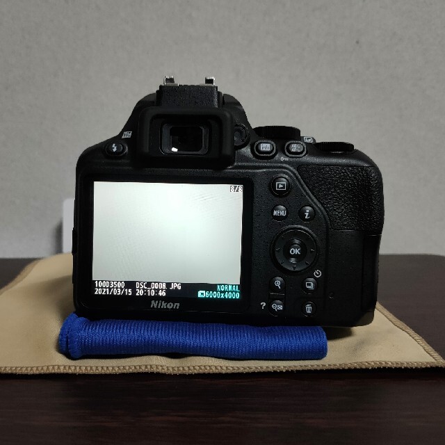 Nikon(ニコン)のニコン D3500 標準ズームレンズ付き スマホ/家電/カメラのカメラ(デジタル一眼)の商品写真