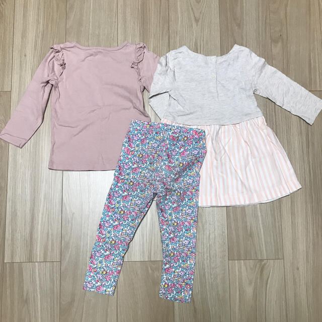 babyGAP(ベビーギャップ)のカットソー　レギンス　ワンピース　90〜95センチ キッズ/ベビー/マタニティのキッズ服女の子用(90cm~)(Tシャツ/カットソー)の商品写真