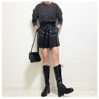 ザラ(ZARA)のZARA　レザー　ショートパンツ(ショートパンツ)