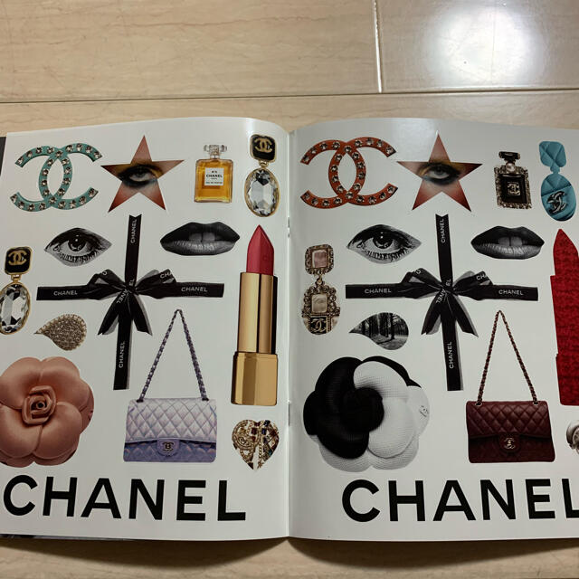 CHANEL(シャネル)の最新　シャネル　カタログ　2021/22 秋冬 エンタメ/ホビーの雑誌(ファッション)の商品写真