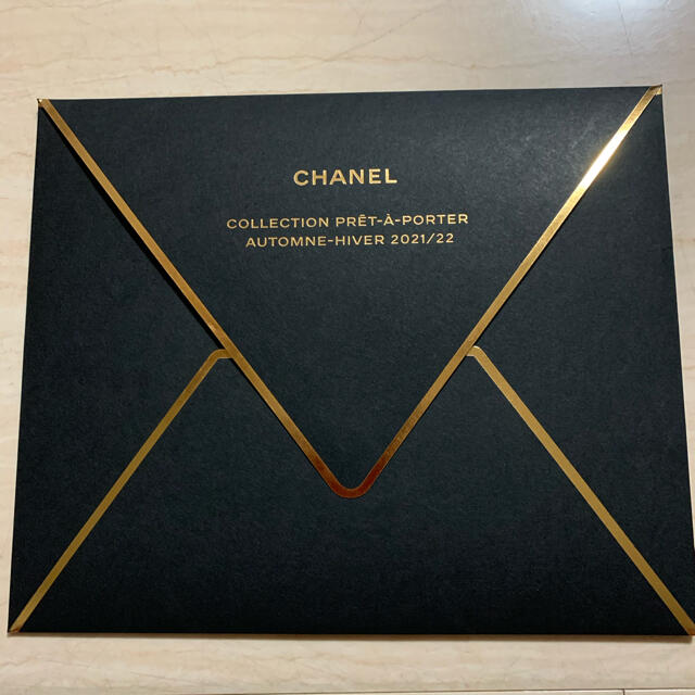 CHANEL(シャネル)の最新　シャネル　カタログ　2021/22 秋冬 エンタメ/ホビーの雑誌(ファッション)の商品写真