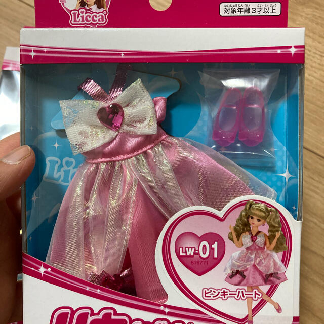 Takara Tomy(タカラトミー)のリカちゃん洋服まとめセット総額3740円相当 エンタメ/ホビーのおもちゃ/ぬいぐるみ(キャラクターグッズ)の商品写真