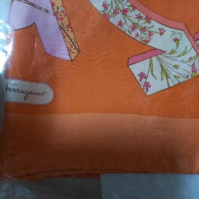 Salvatore Ferragamo(サルヴァトーレフェラガモ)のフェラガモ レディースのファッション小物(バンダナ/スカーフ)の商品写真