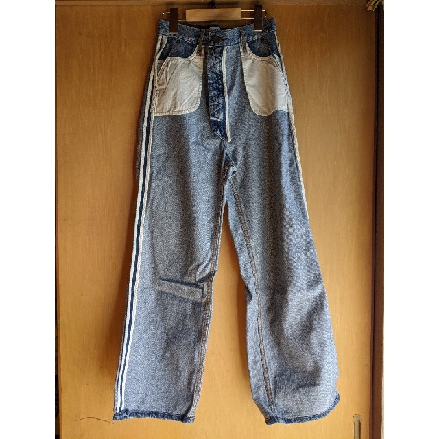 Ameri VINTAGE(アメリヴィンテージ)のAmeri Vintage REVERSE STRAIGHT DENIM レディースのパンツ(デニム/ジーンズ)の商品写真