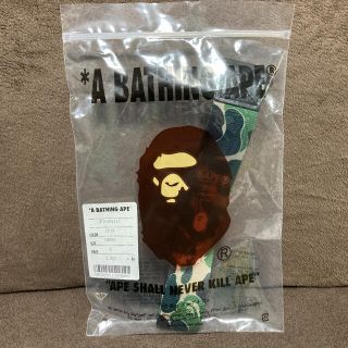 アベイシングエイプ(A BATHING APE)のBAPE エイプ グリーンカモ キーホルダー ☆新品未使用☆(キーホルダー)