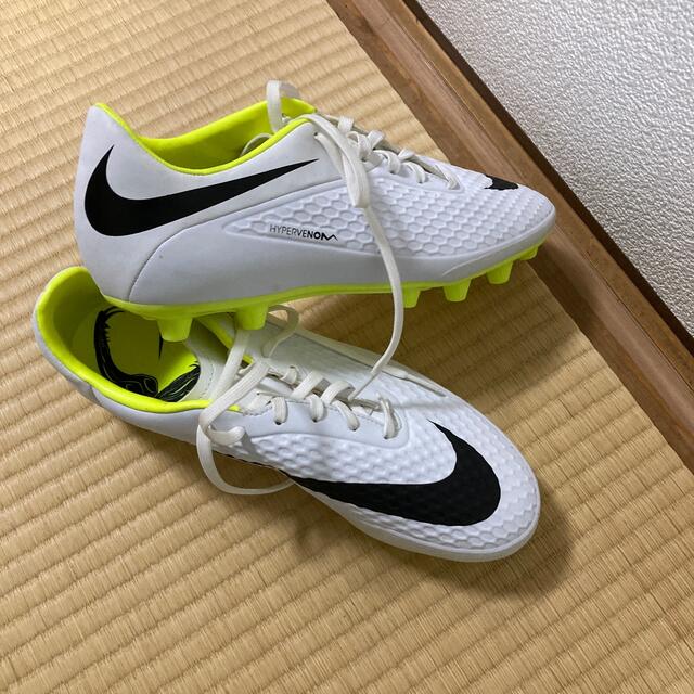 NIKE(ナイキ)のHyper venom NIKE 27.5cm スポーツ/アウトドアのサッカー/フットサル(シューズ)の商品写真