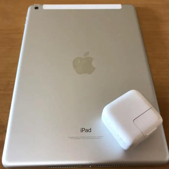 iPad Wi-Fi + Cellular (第5世代) 32GB