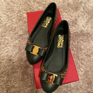 サルヴァトーレフェラガモ(Salvatore Ferragamo)の【8月10日までお値下げ】フェラガモ　パンプス(ローファー/革靴)