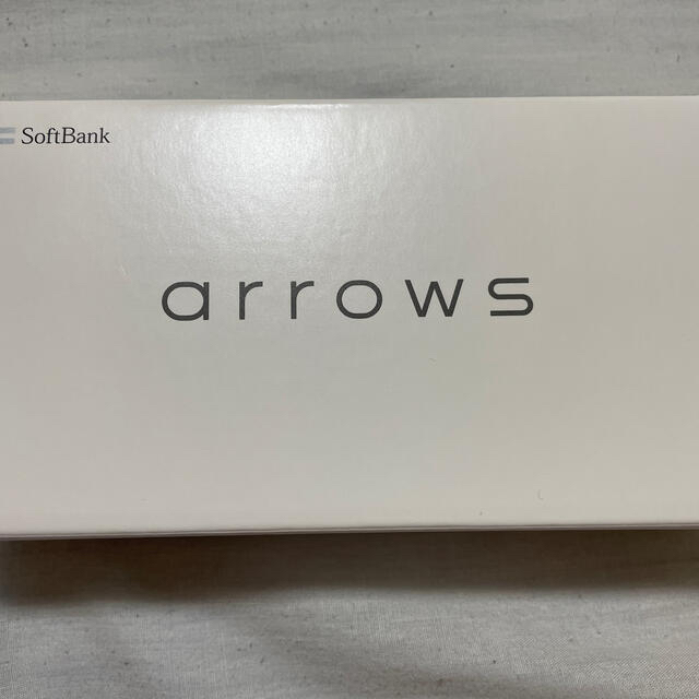 arrows(アローズ)の【新品】arrows U ブラック Softbank スマホ/家電/カメラのスマートフォン/携帯電話(スマートフォン本体)の商品写真