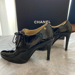 シャネル(CHANEL)のシャネル靴　エナメル　パンプス　23.5〜24サイズ(ハイヒール/パンプス)