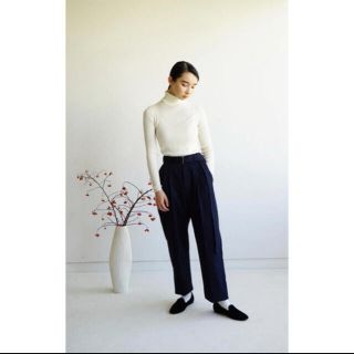 コモリ(COMOLI)のfoufou belted straight pants (スラックス)