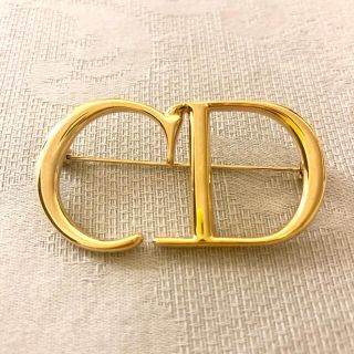 dior pin brooch