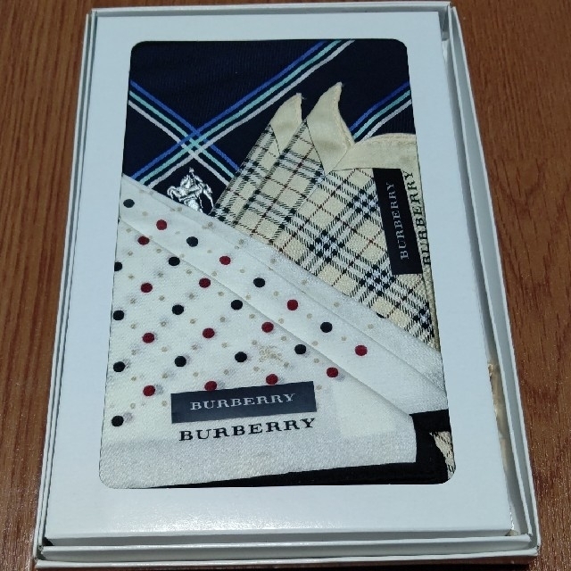 BURBERRY(バーバリー)の新品バーバリーハンカチ3枚 メンズのファッション小物(ハンカチ/ポケットチーフ)の商品写真