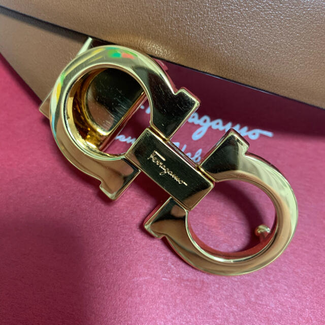 Salvatore Ferragamo(サルヴァトーレフェラガモ)のリバーシブルベルト レディースのファッション小物(ベルト)の商品写真