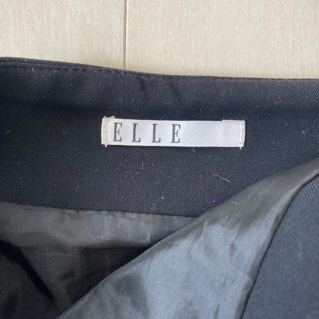 ELLE(エル)のELLE黒の膝丈スカート レディースのスカート(ひざ丈スカート)の商品写真
