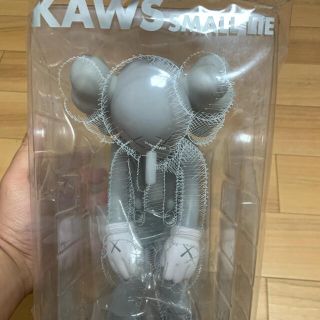 kaws small lie gray 未開封