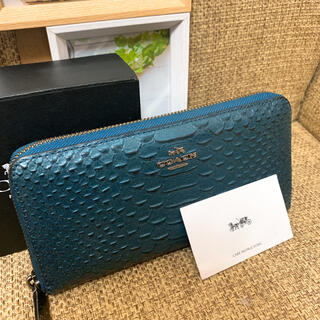 コーチ(COACH)の【正規品】コーチ■アコーディオンジップ/ブルーレザー ラウンドファスナー長財布(長財布)