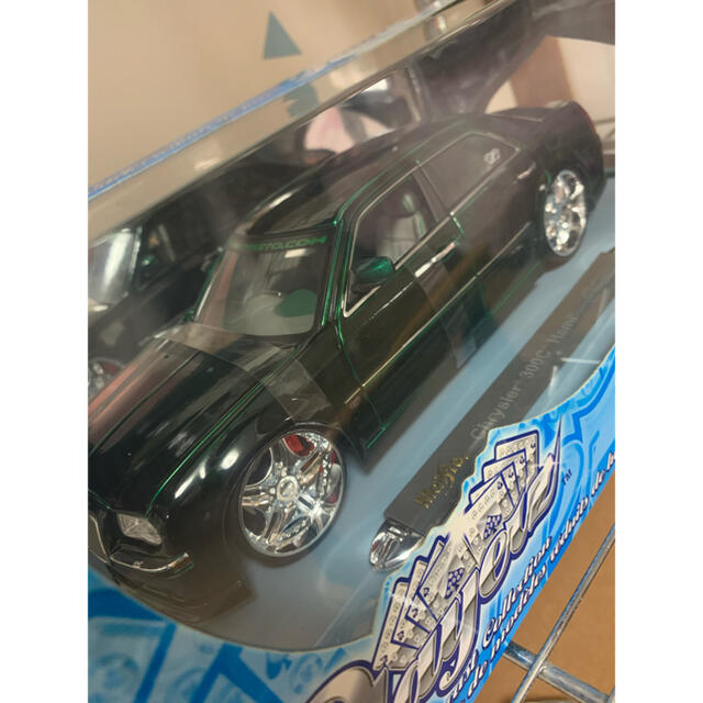 Chrysler(クライスラー)のマイスト1/18  CHRYSLER 300c 500円引クーポンで¥3,500 エンタメ/ホビーのおもちゃ/ぬいぐるみ(ミニカー)の商品写真