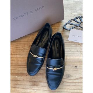 チャールズアンドキース(Charles and Keith)のro __on様専用　チャールズアンドキース◆CHARLES &(ローファー/革靴)