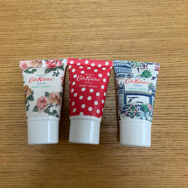 Cath Kidston(キャスキッドソン)のキャスキッドソン　ハンドクリーム×3 コスメ/美容のボディケア(ハンドクリーム)の商品写真