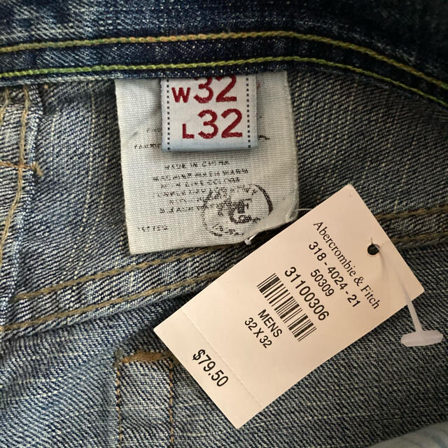 Abercrombie&Fitch(アバクロンビーアンドフィッチ)の新品タグ付き アバクロンビーアンドフィッチ デニムパンツ ジーンズ ダメージ加工 メンズのパンツ(デニム/ジーンズ)の商品写真