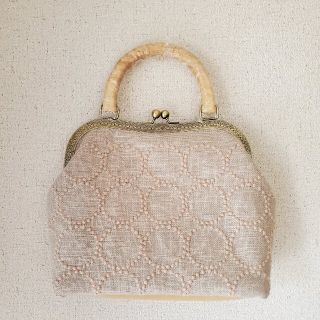 ミナペルホネン(mina perhonen)のミナペルホネンハンドメイド　ベージュタンバリン　木の持ち手のがま口バッグ(バッグ)