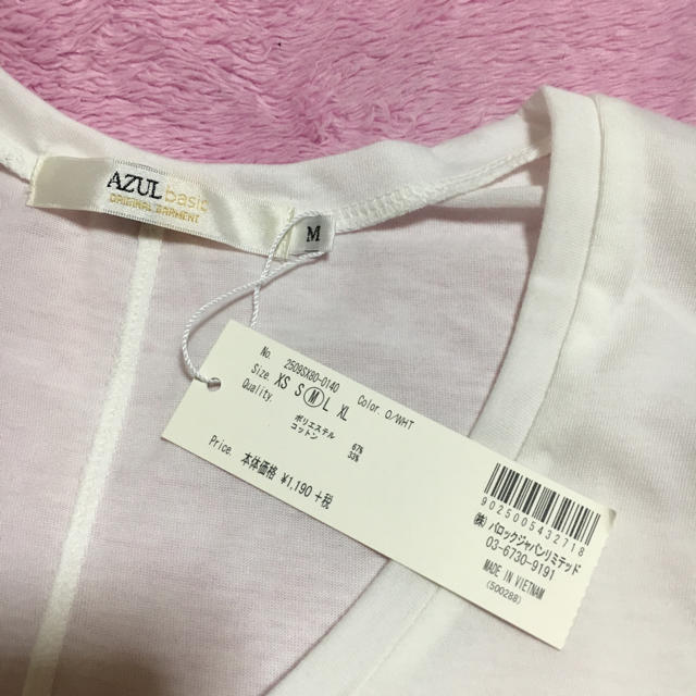 AZUL by moussy(アズールバイマウジー)のアズール 白Tシャツ レディースのトップス(Tシャツ(半袖/袖なし))の商品写真