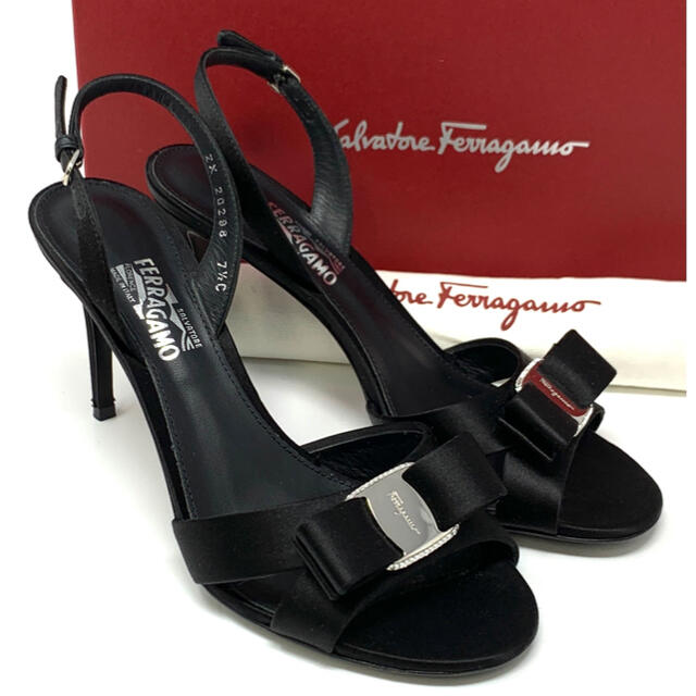 【美品】Salvatore Ferragamo☆サンダル　ヴァラリボン　ブラック