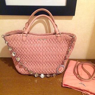 美品 ミュウミュウ ナッパクリスタル ビジューバッグ♡ ピンクベージュ-