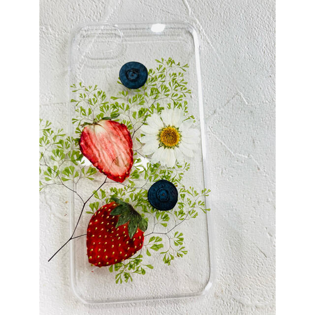 ハンドメイド　iPhoneケース　スマホケース　押しフルーツ　押し花 ハンドメイドのスマホケース/アクセサリー(スマホケース)の商品写真