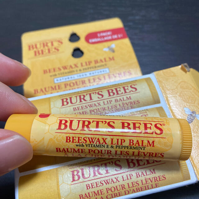 BURT'S BEES(バーツビーズ)のburt’s bees 保湿リップ　新品未開封 コスメ/美容のスキンケア/基礎化粧品(リップケア/リップクリーム)の商品写真