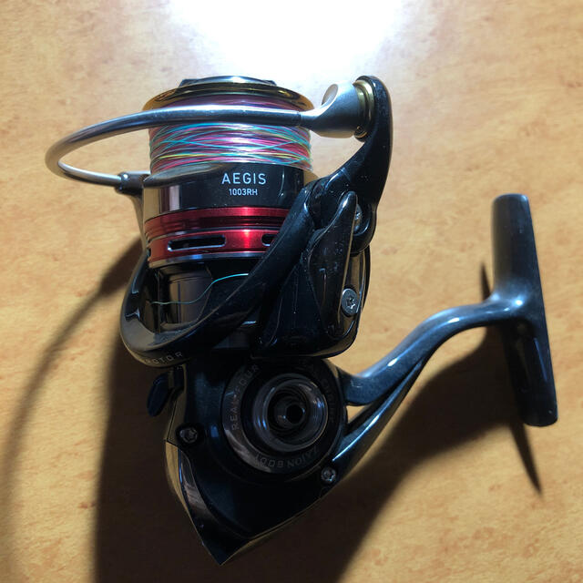 DAIWA(ダイワ)のDAIWA AEGIS1003RH ハンドル無し スポーツ/アウトドアのフィッシング(リール)の商品写真