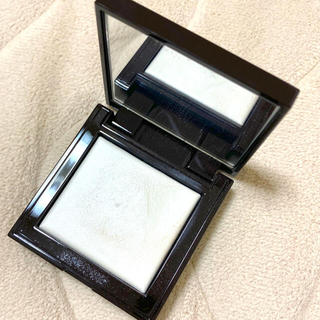 laura mercier(ローラメルシエ)のローラメルシエ  シークレット ブラーリングパウダー コスメ/美容のベースメイク/化粧品(フェイスパウダー)の商品写真